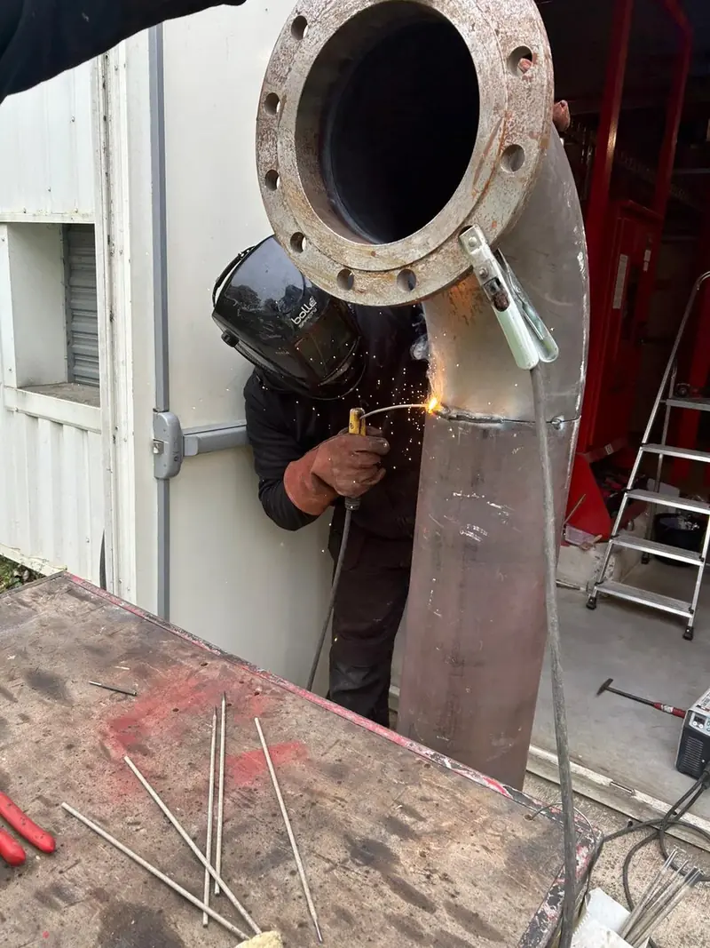 Soudure acier sur coude de tuyauterie