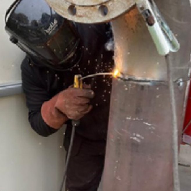 Soudure acier sur réseau par un technicien DELTA